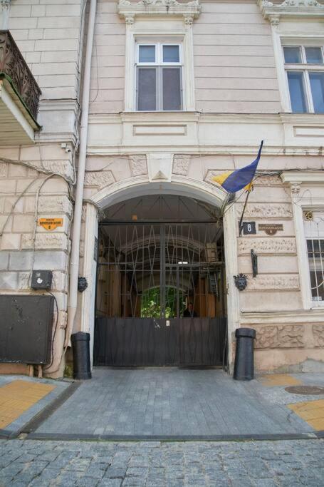 White Door Apartments Heart Of Odessa 1 Luaran gambar