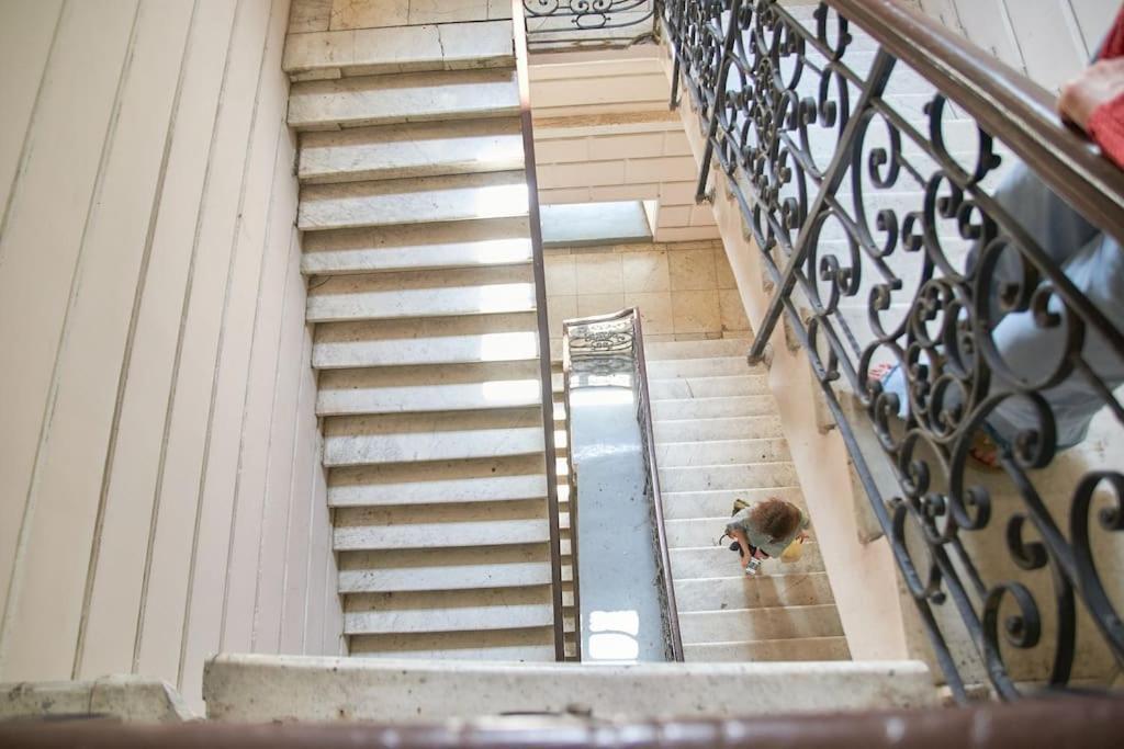 White Door Apartments Heart Of Odessa 1 Luaran gambar